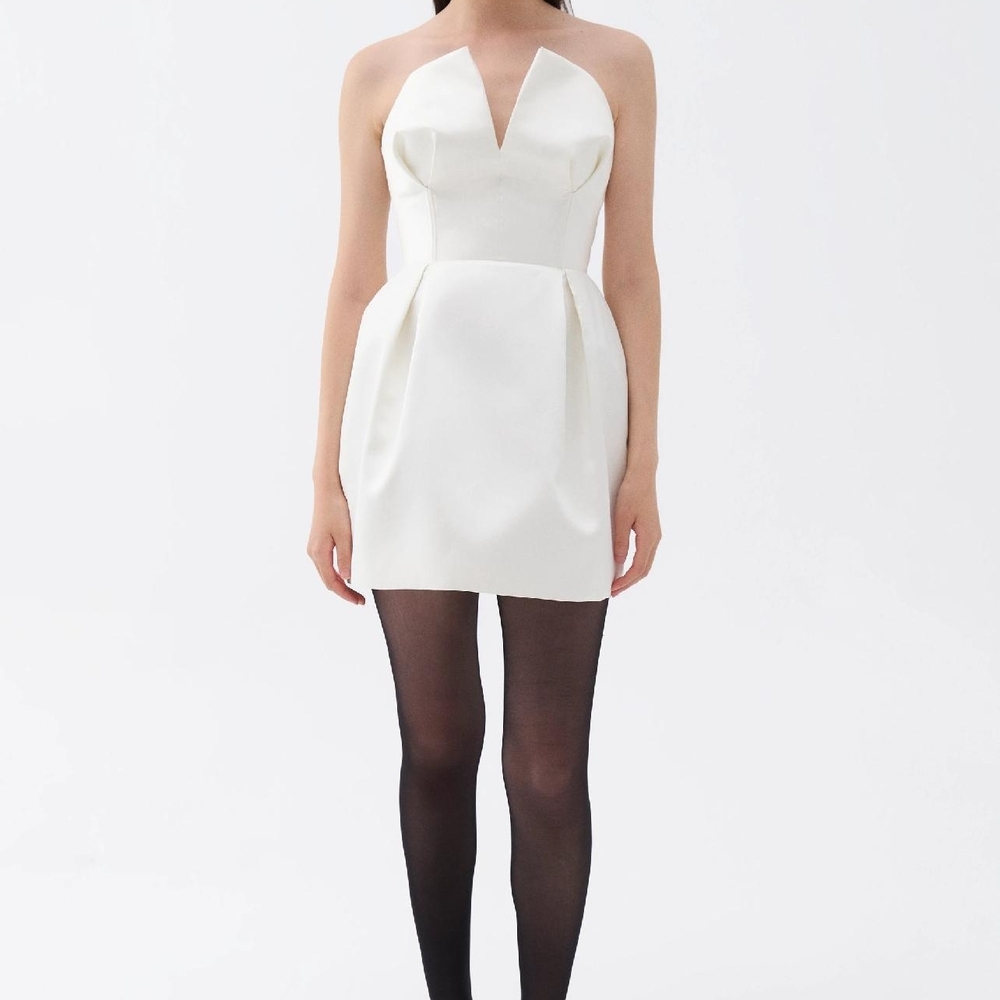 Chic Strapless Cream Dress